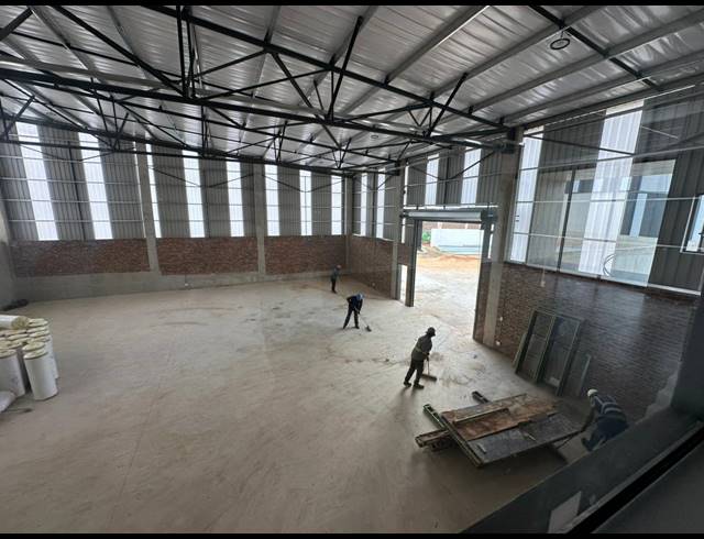 555M² WAREHOUSE TO LET IN LANSERIA